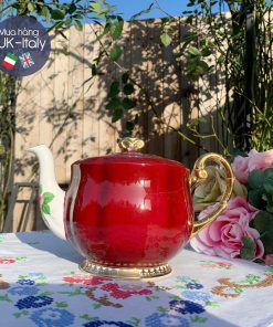 Ấm Windsor trưng bày cùng bộ Windsor 21 món hoa hồng đơn cánh