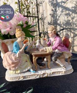 Cặp người sứ Đức chơi bài