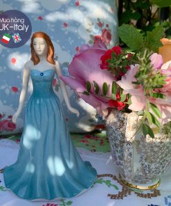 Cô sứ cô gái tháng 12