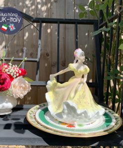 Cô sứ váy vàng Nineth