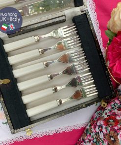 Bộ dao và dĩa cho bàn tiệc mạ bạc chuôi ngọc trai trắng 1950s