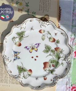 Đĩa bánh, hoa quả dâu tây bướm xinh đẹp