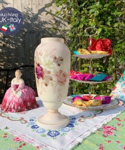 Lọ hoa thuỷ tinh đục Anh cổ vẽ hoa hồng nhung