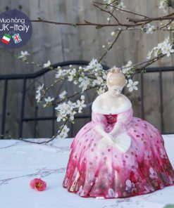 Cô sứ váy hồng hoa xuân Victoria