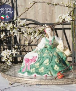 Cô sứ váy xanh hoa mai Elyse