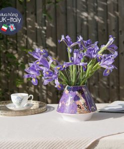 Lọ hoa tím cảnh cô gái cầm quạt của Klimt với hoa diên vỹ