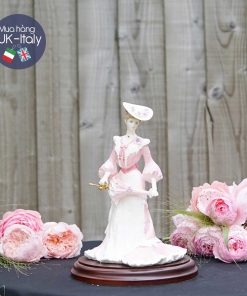 Cô sứ hồng Victorian khu vườn hè