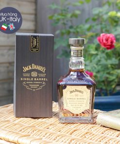Jack Daniel’s mạnh mẽ 64.5%