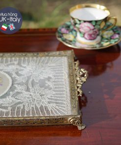 Khay Anh bày decor ren đúc tay cầm nơ c.1930