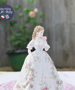 Cô sứ cầm trái tim bản limited