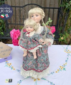 Búp bê chị bế em