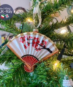 Treo quạt trắng hoa đỏ