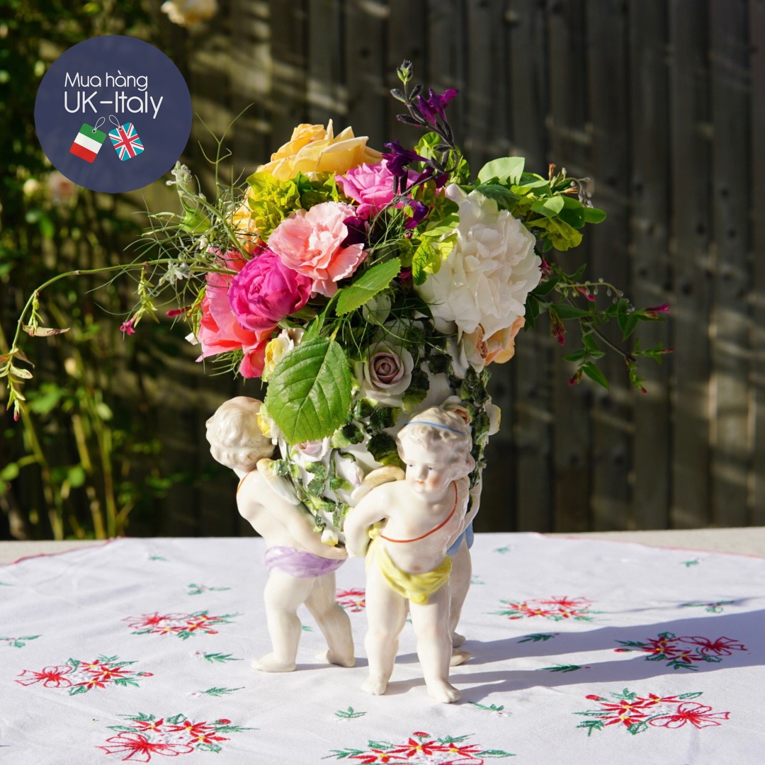 Lọ hoa cổ Đức dáng quả trứng với 3 thiên thần